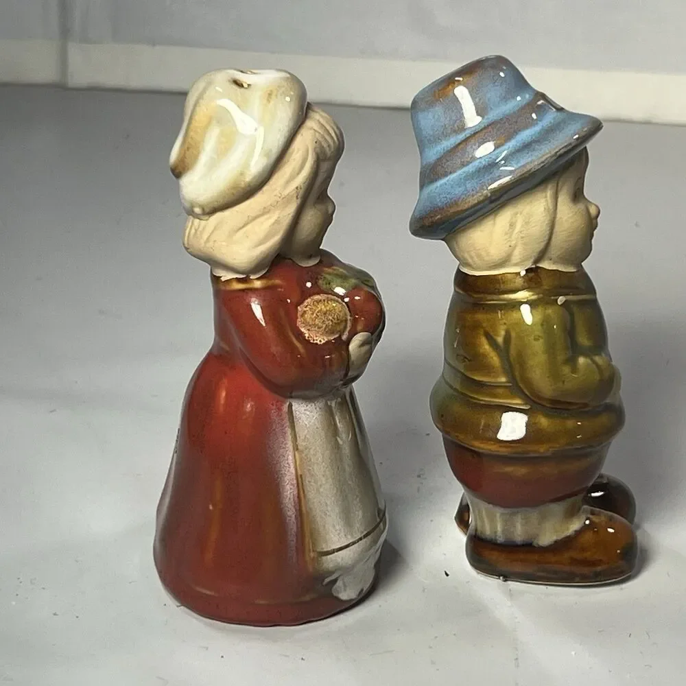 VTG Pilgrim Thanksgiving / Fall Salt Pepper Shakers -Glazed Stoneware Ceramic